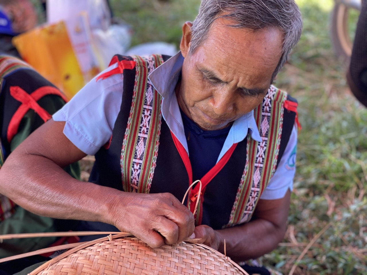 Nghệ nhân đan lát J'Rai