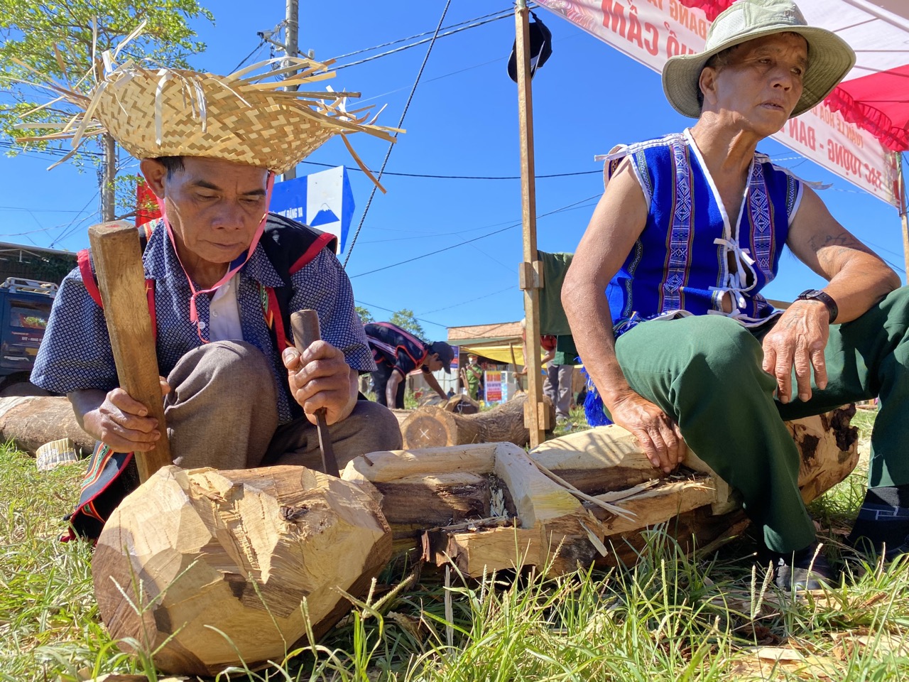 Nghệ nhân tạc tượng