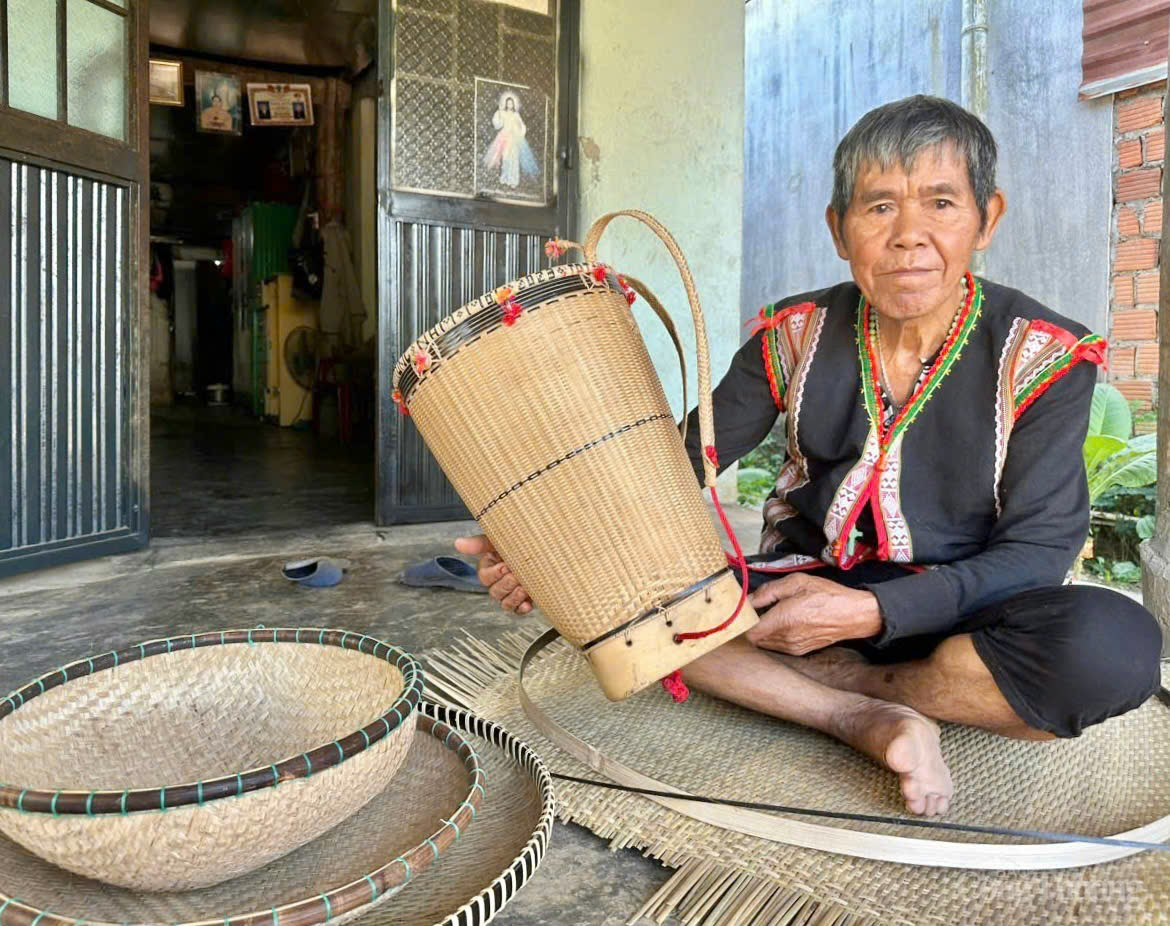 Nghề đang lát của người Xơ Đăng